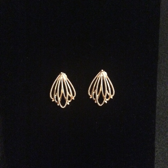 Avon Gold Filigree Earrings.  Nice quality and gorgeous detail and design - Picture 3 of 8